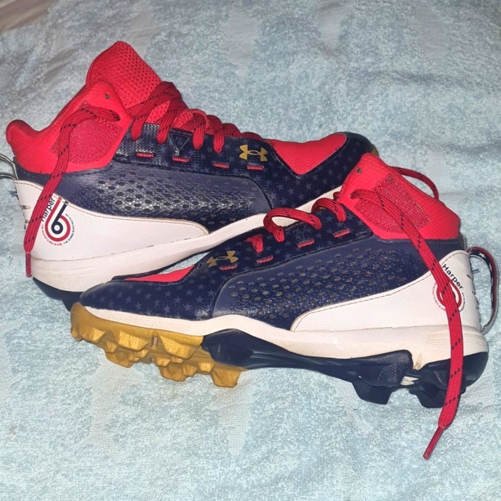Baseball cleats